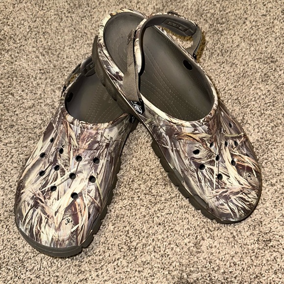 Crocs Shoes Crocs Realtree with adjustable straps
Camouflage Shoes Men's size 12 - Picture 1 of 9